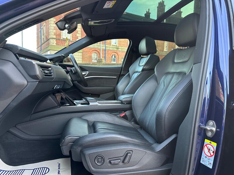 AUDI E-TRON
