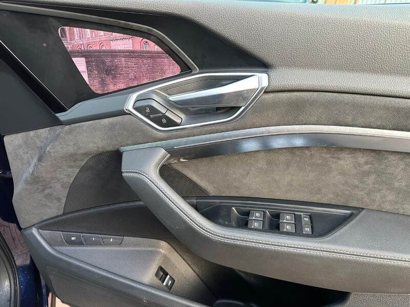 AUDI E-TRON