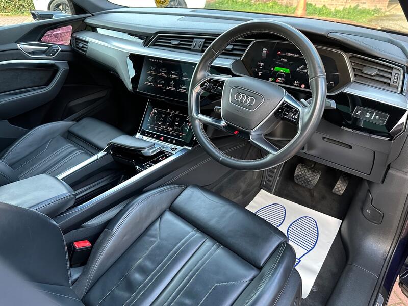 AUDI E-TRON