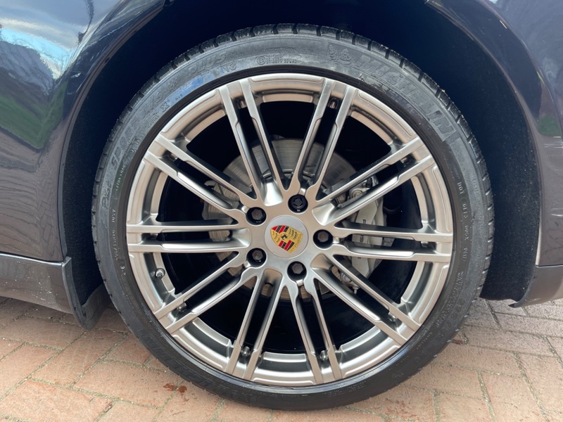 PORSCHE PANAMERA