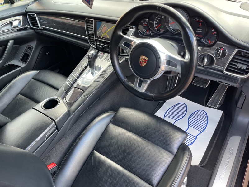 PORSCHE PANAMERA